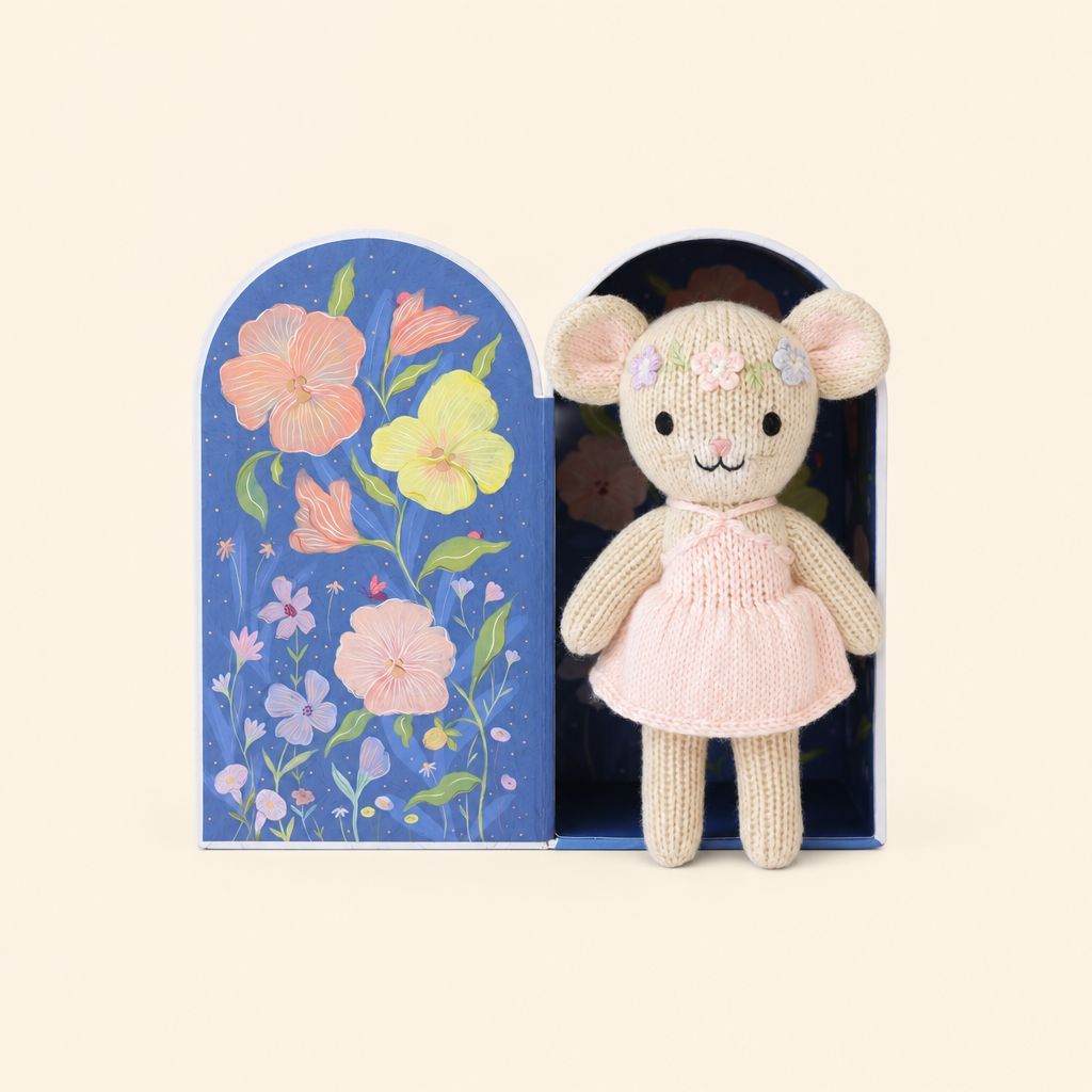 Tiny Emma the Mouse - Cuddle + Kind