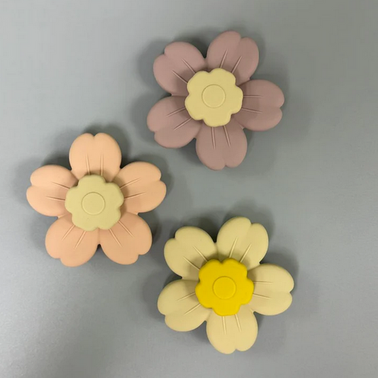 Daisy Teething Spinner - Three Hearts